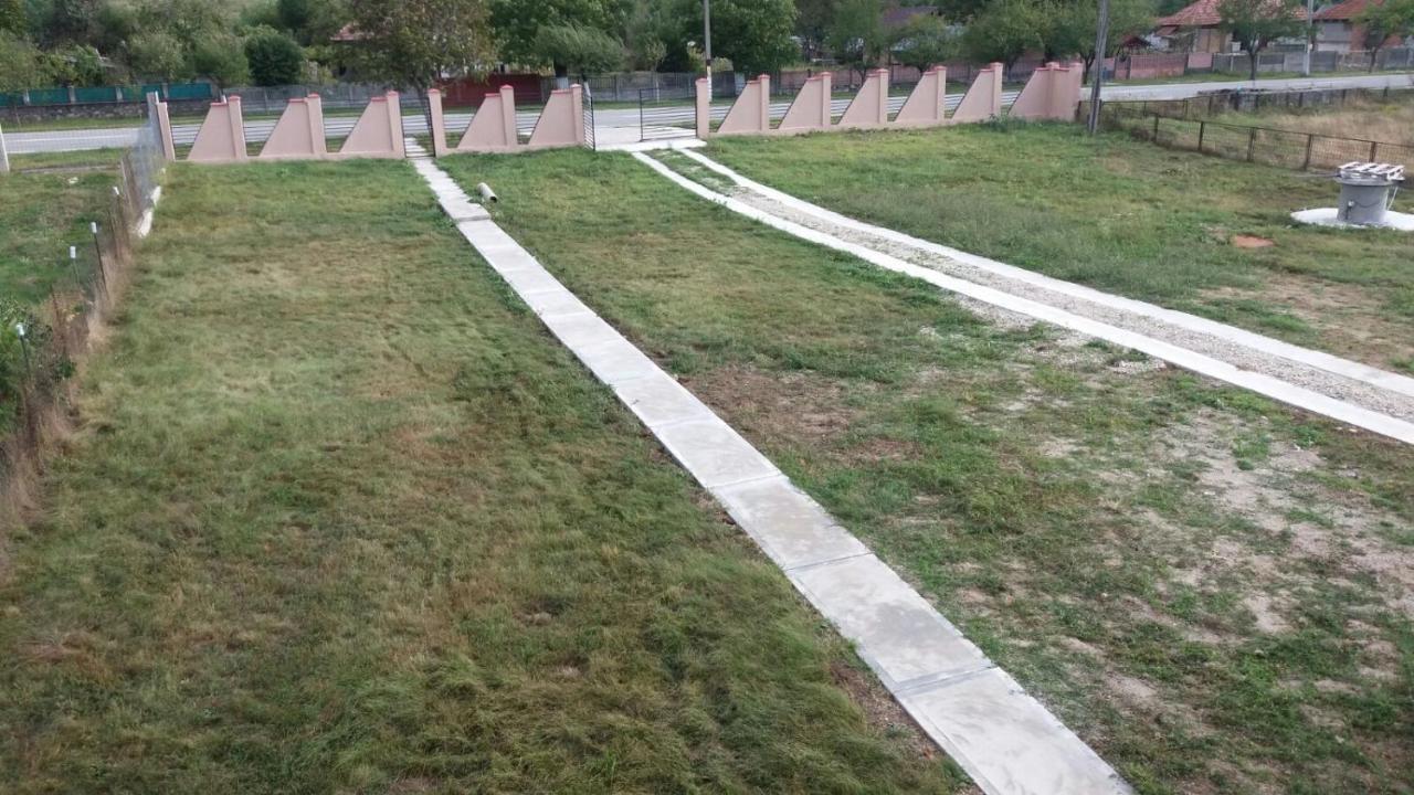 Pensiunea Aly Bumbesti Pitic Exterior foto
